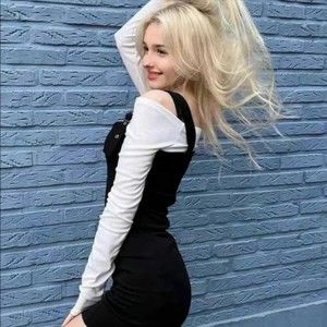 Meet your Posher, Mona